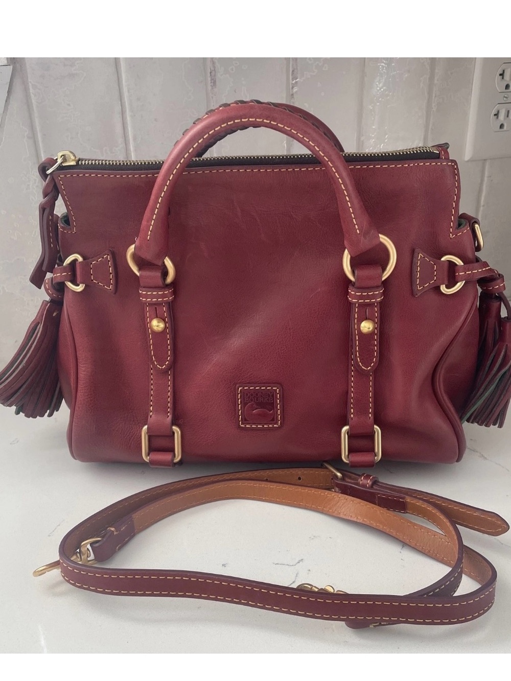 ❤️🤍💙Dooney & Bourke Wine Red Leather Satchel with Gold Hardware - Picture 3 of 15